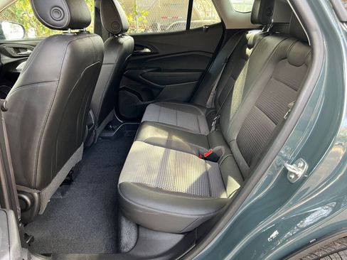 Used 2025 Chevrolet Trax LT image 33
