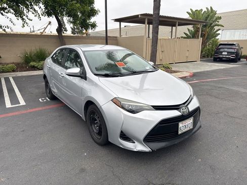 Used 2017 Toyota Corolla LE FWD image 4