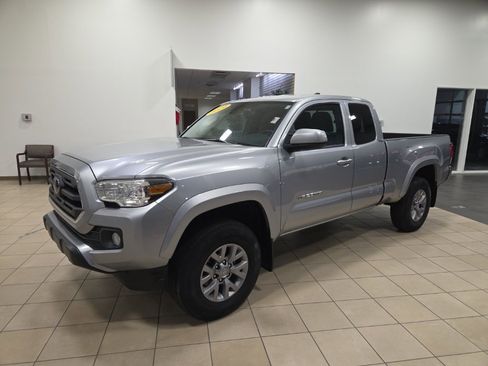 Used 2019 Toyota Tacoma SR5 image 3