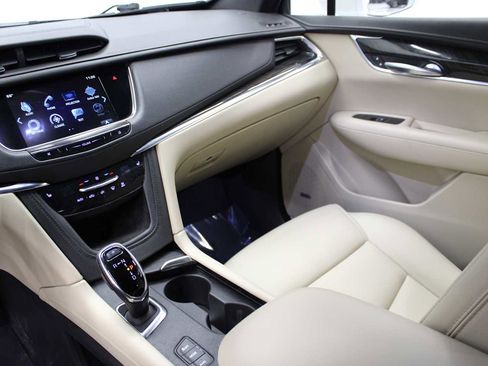 Used 2018 Cadillac XT5 AWD image 23