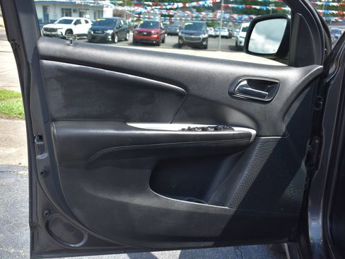 Used 2020 Dodge Journey SE FWD image 10