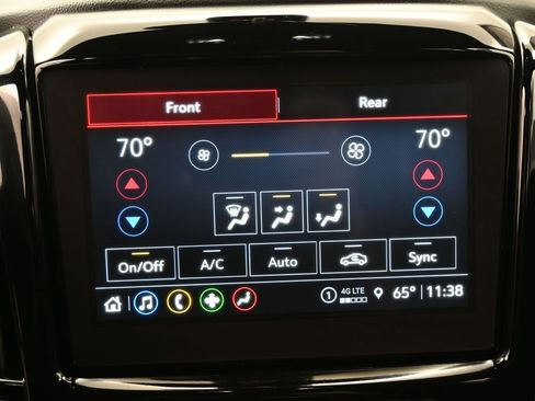 Used 2023 Chevrolet Traverse LT image 24