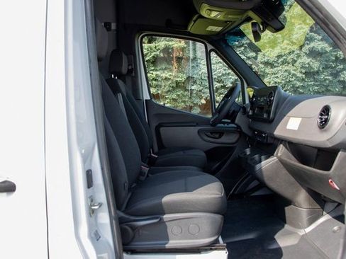 Used 2023 Mercedes-Benz Sprinter 4500 image 21