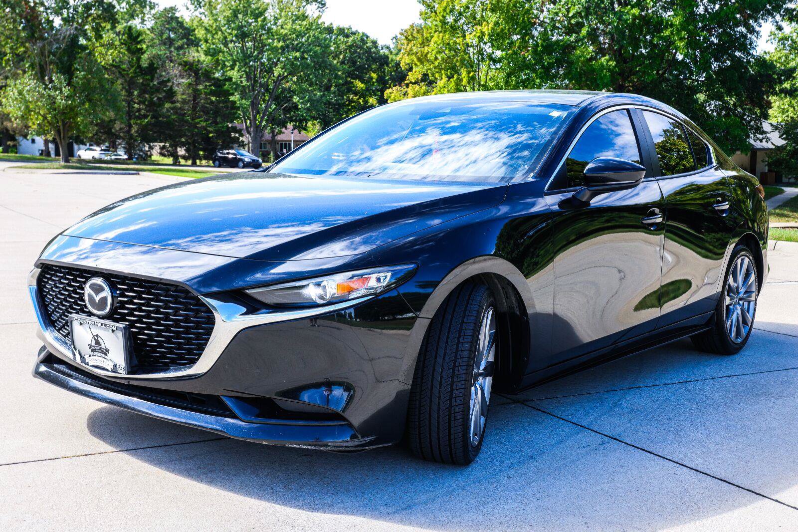 Used 2019 MAZDA MAZDA3 Sedan w/ Preferred Package FWD image 3