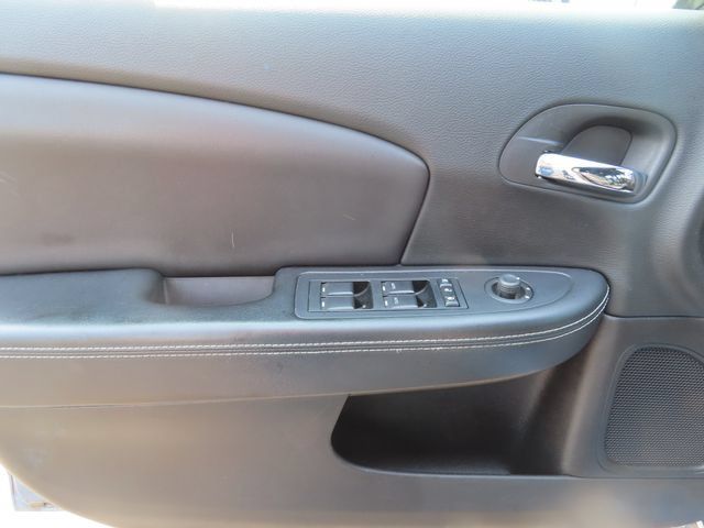 Used 2011 Chrysler 200 Limited FWD image 11