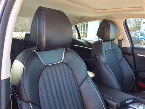 Used 2022 Genesis G70 2.0T w/ Prestige Package image 9