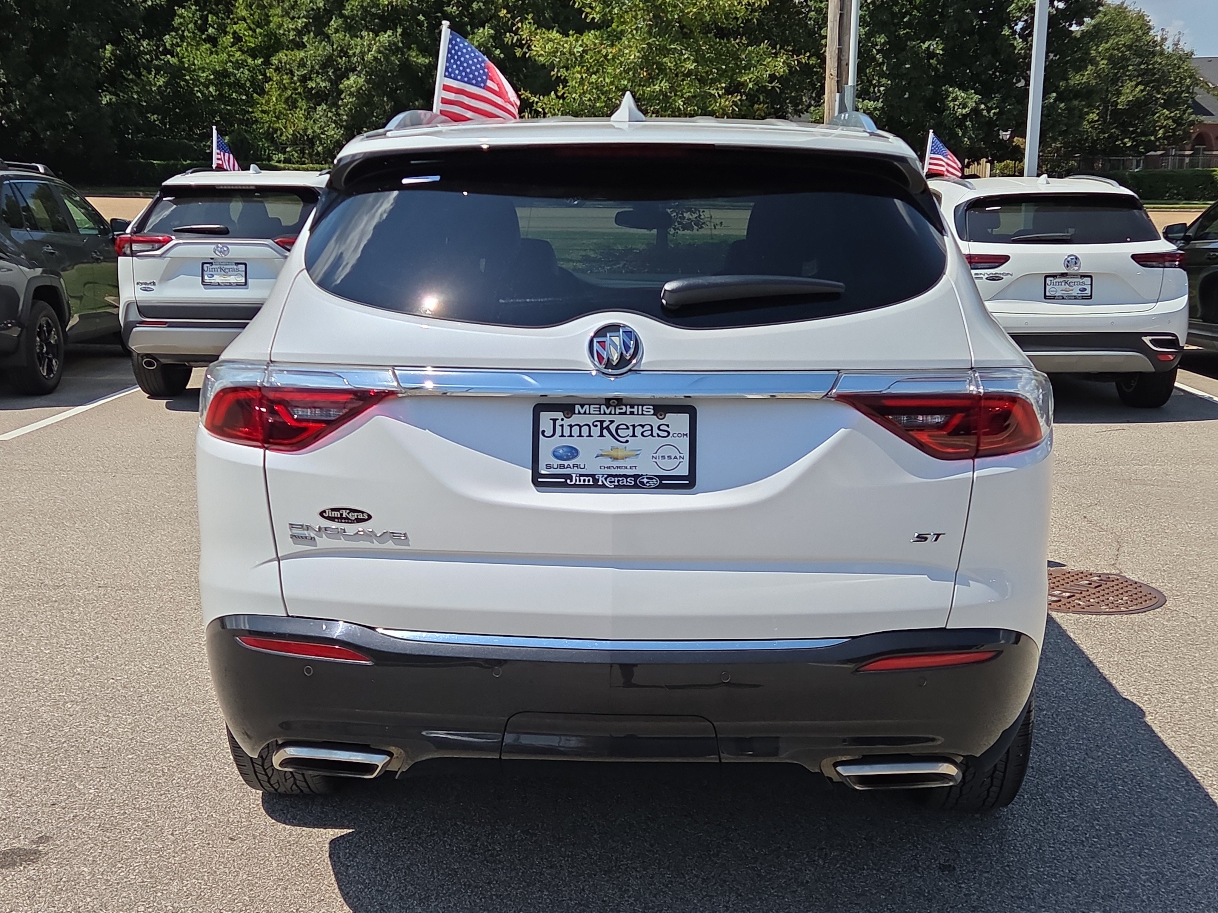 Used 2023 Buick Enclave Essence w/ Sport Touring Edition AWD/4WD image 4