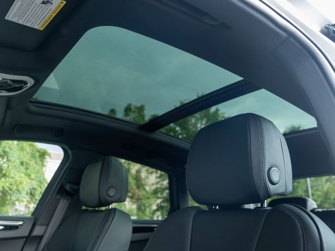 Certified 2026 Porsche Macan image 17