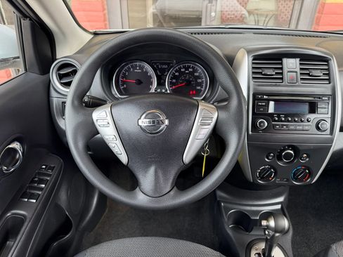 Used 2015 Nissan Versa SV FWD image 29