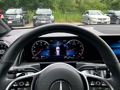 Certified 2022 Mercedes-Benz GLB 250 4MATIC image 25