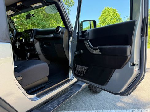 Used 2015 Jeep Wrangler Sport AWD/4WD image 18