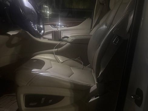 Used 2017 Cadillac Escalade Luxury image 36