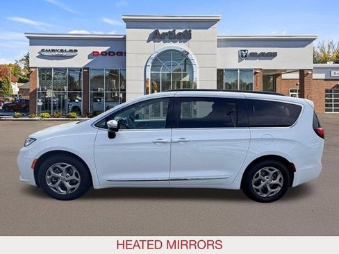 Certified 2023 Chrysler Pacifica Limited FWD image 5