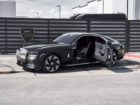 Used 2025 Rolls-Royce Spectre w/ Leather Finishing Pack image 5