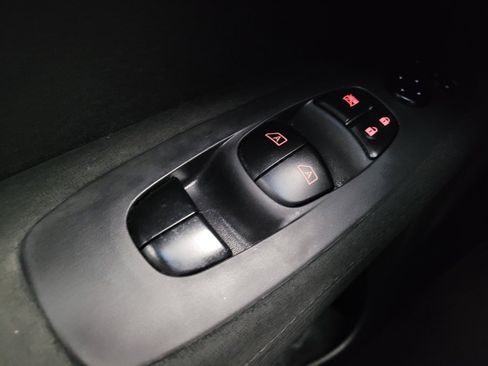 Used 2015 Nissan Pathfinder SV image 27