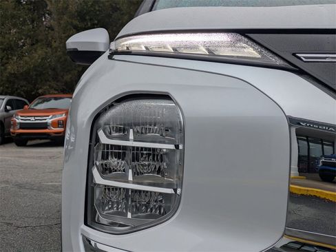 New 2026 Mitsubishi Outlander SE image 9