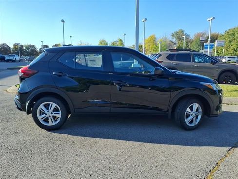 New 2025 Nissan Kicks Play S FWD image 2
