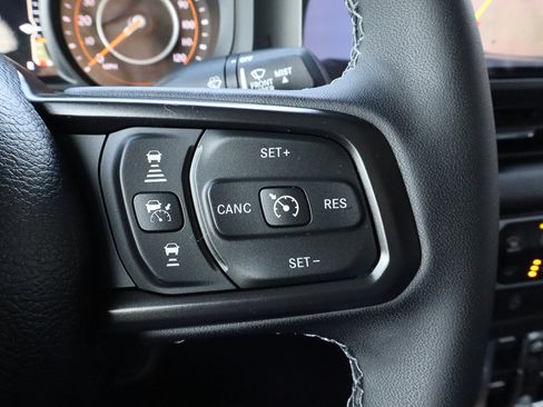 Used 2025 Jeep Gladiator Willys image 35