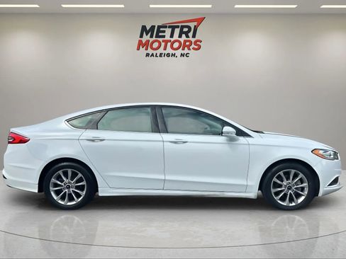 Used 2017 Ford Fusion SE image 10