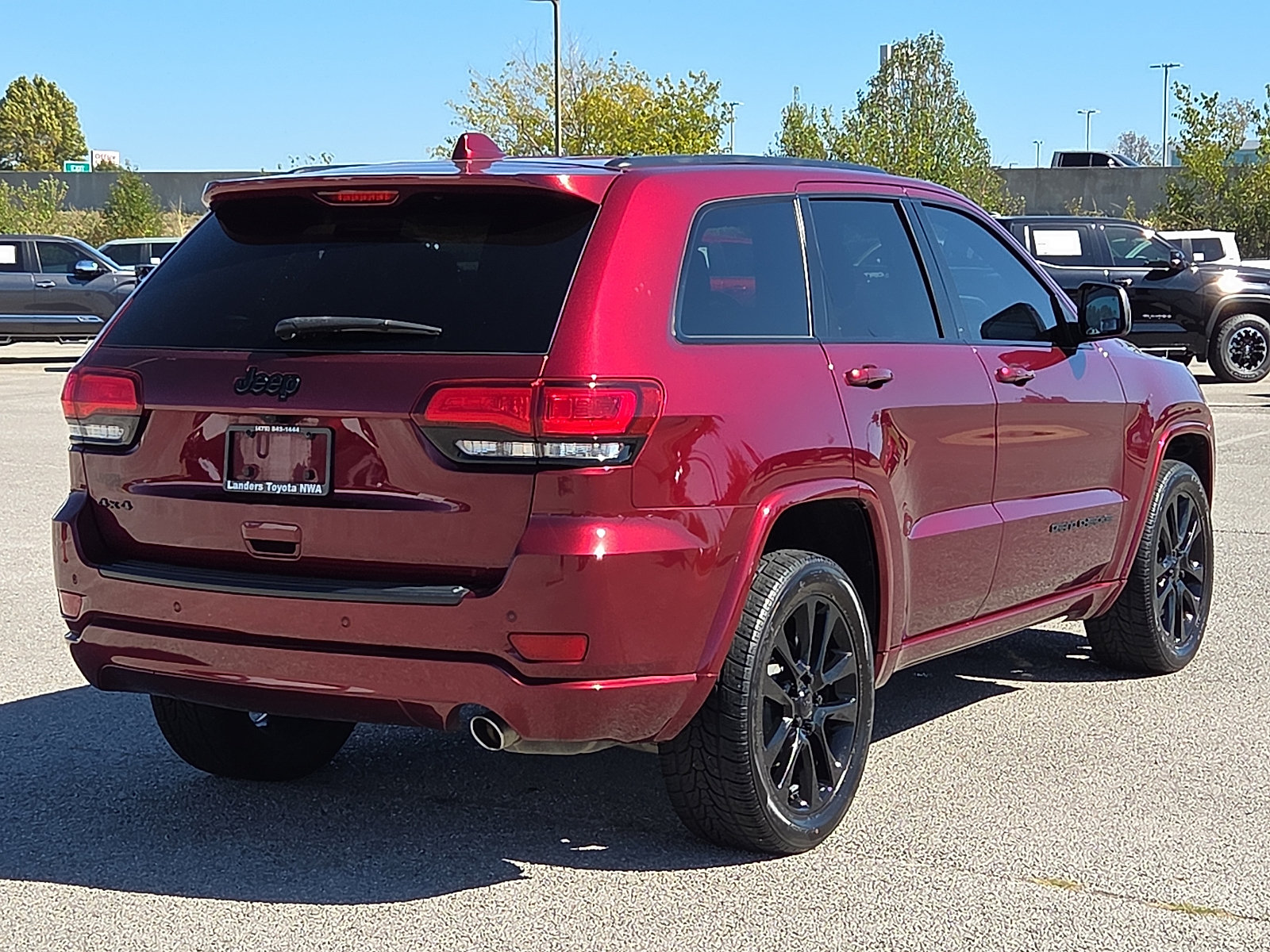 Used 2019 Jeep Grand Cherokee Altitude AWD/4WD image 5
