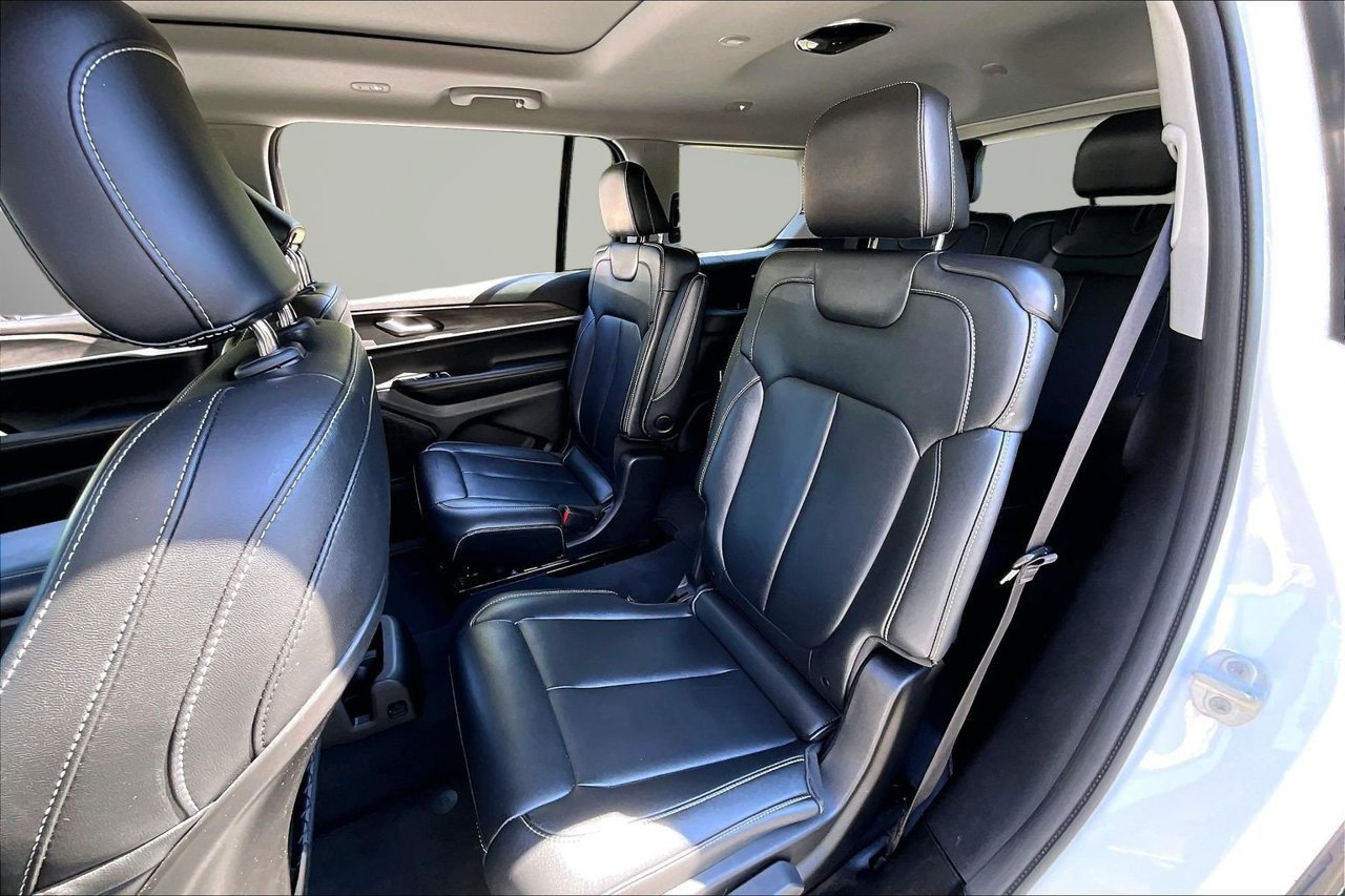 Used 2023 Jeep Grand Cherokee L Limited AWD/4WD image 22