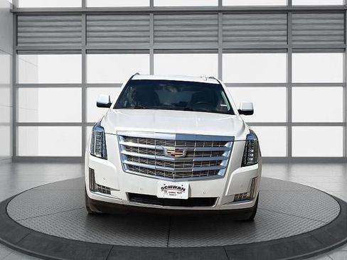 Used 2018 Cadillac Escalade ESV Premium Luxury w/ LPO, Radiant Package AWD/4WD image 9