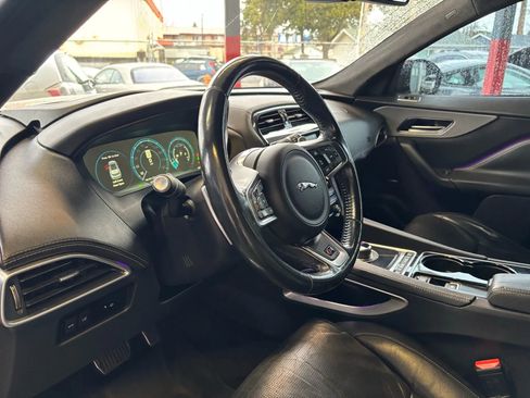 Used 2017 Jaguar F-PACE S image 15