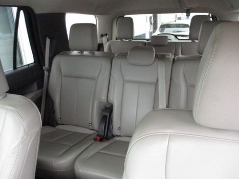 Used 2019 Ford Expedition XLT w/ Equipment Group 202A AWD/4WD image 12
