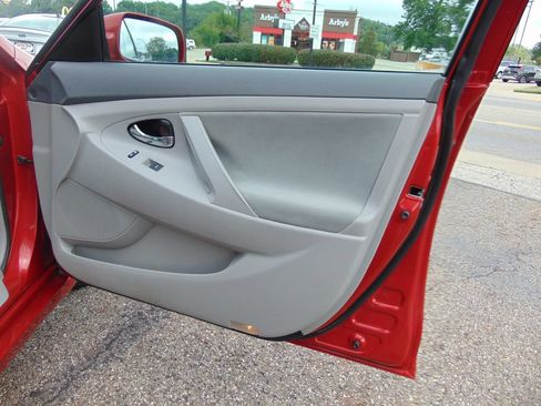 Used 2010 Toyota Camry LE FWD image 27