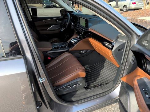 Used 2025 Acura MDX SH-AWD w/ Advance Package image 12