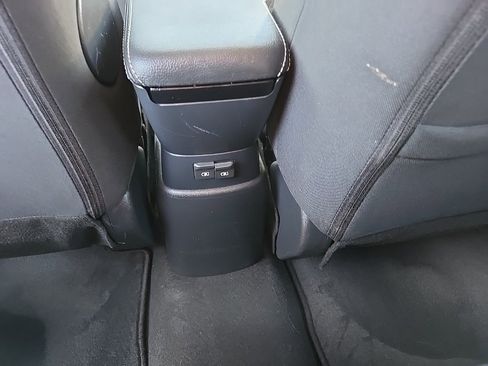 Used 2021 Nissan Kicks S image 19