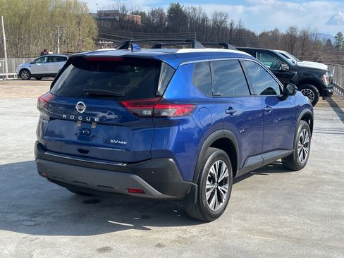 Used 2021 Nissan Rogue SV w/ Premium Package image 3