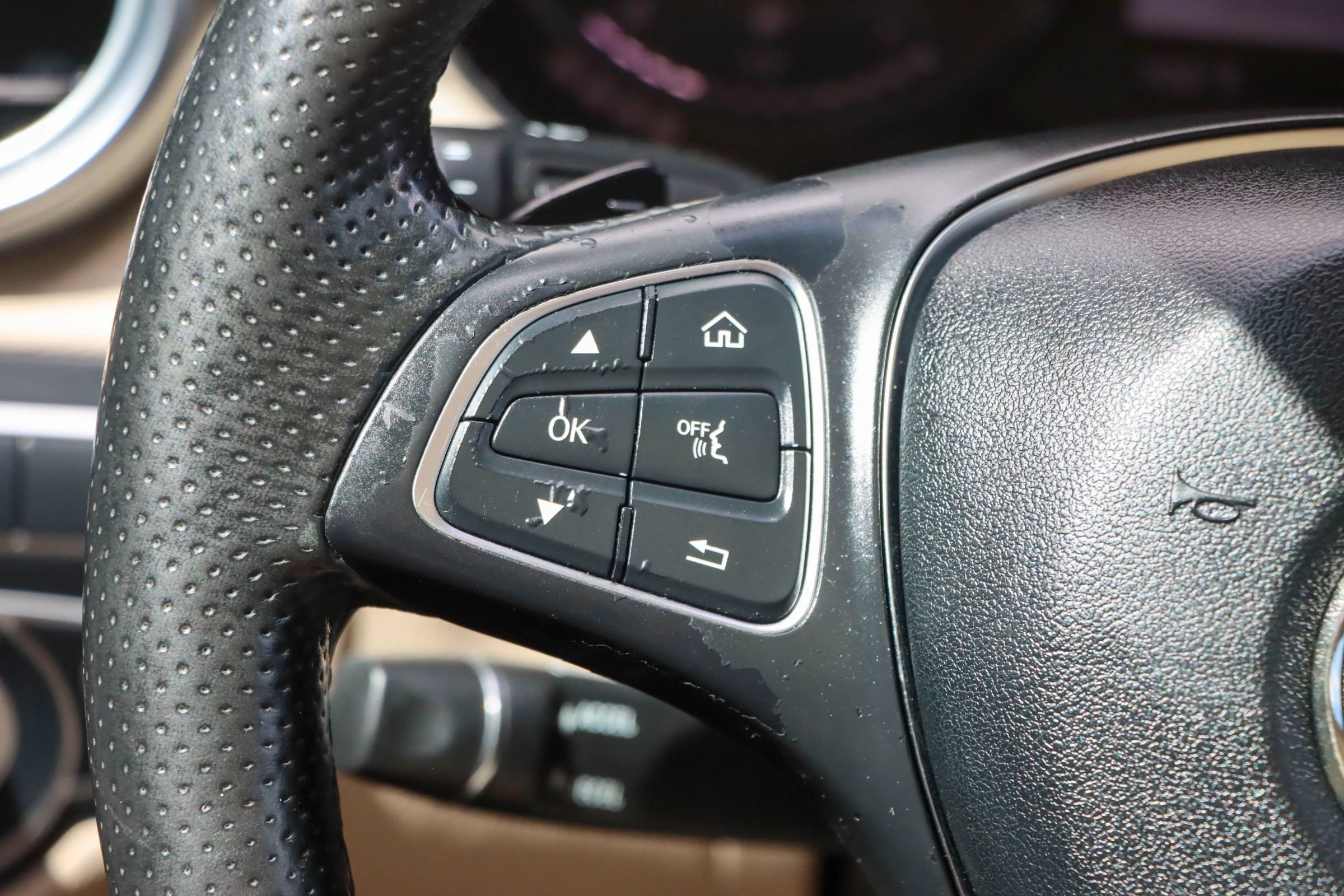 Used 2018 Mercedes-Benz GLC 300 4MATIC w/ Multimedia Package image 29