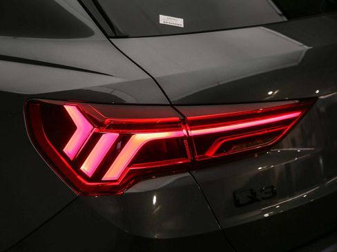 Certified 2025 Audi Q3 2.0T Premium Plus w/ Premium Plus Package AWD/4WD image 12
