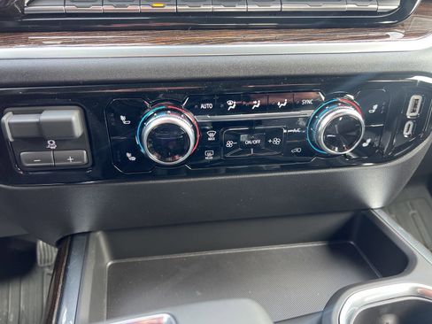 New 2026 GMC Sierra 1500 Elevation image 18