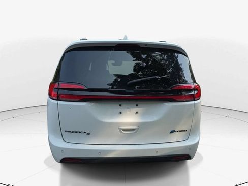 Used 2021 Chrysler Pacifica Limited w/ Uconnect Theater Family Group FWD image 7