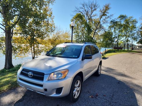 Used 2012 Toyota RAV4 4WD image 1