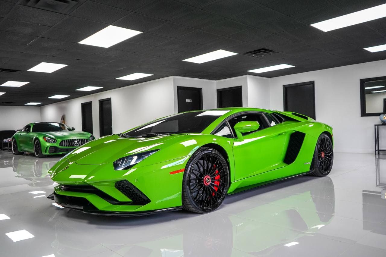 Used 2018 Lamborghini Aventador S AWD/4WD image 3