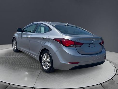 Used 2015 Hyundai Elantra SE w/ Option Group 03 FWD image 3