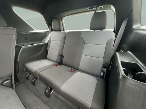 Used 2023 Chevrolet Traverse LT FWD image 34