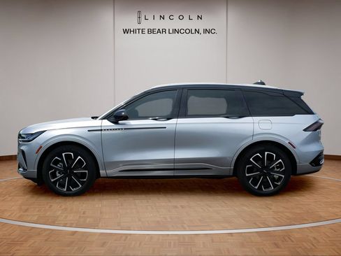 Used 2025 Lincoln Nautilus Reserve AWD/4WD image 8