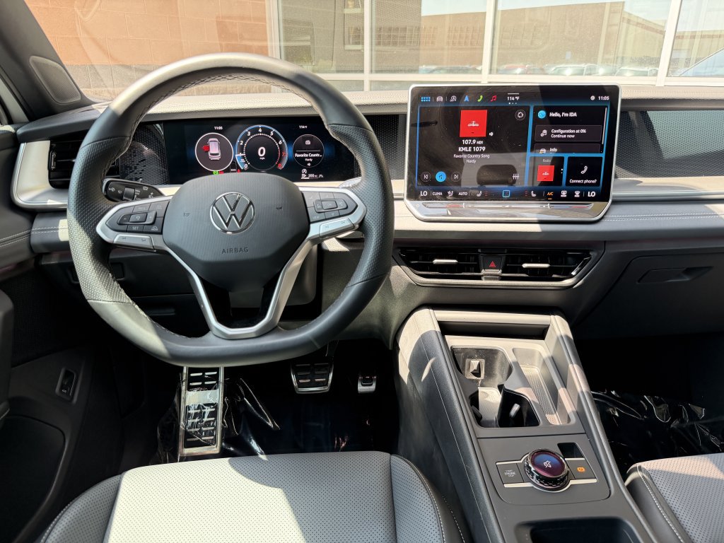Used 2025 Volkswagen Tiguan SE R-Line AWD/4WD image 16