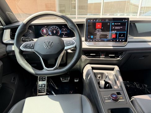 Used 2025 Volkswagen Tiguan SE R-Line AWD/4WD image 16
