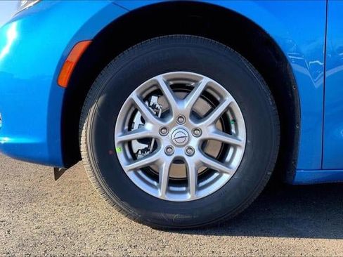 New 2026 Chrysler Pacifica Select FWD image 39