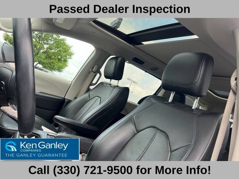 Used 2019 Chrysler Pacifica Limited FWD image 11