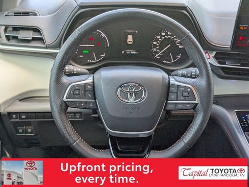Used 2021 Toyota Sienna XSE FWD image 17