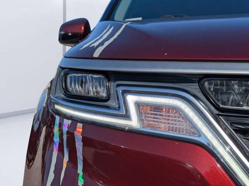 Used 2022 Kia Carnival EX image 10