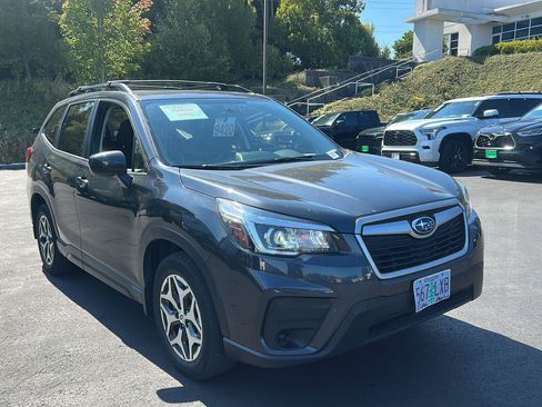 Used 2019 Subaru Forester Premium w/ All-Weather Package AWD/4WD image 4