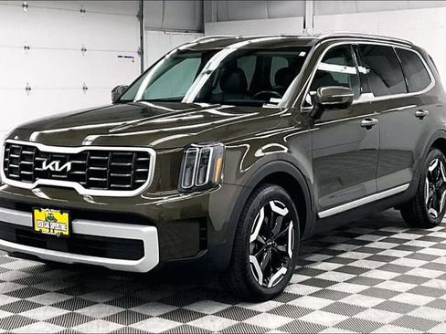 Used 2025 Kia Telluride S FWD image 11