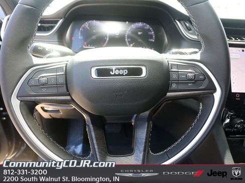 New 2025 Jeep Grand Cherokee Limited image 13